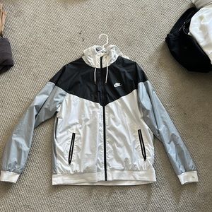 Like new Nike windbreaker size extra large